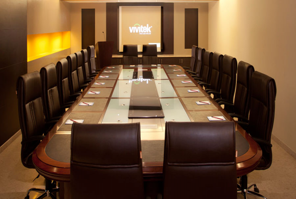Board Room at Treehouse Queens Pearl