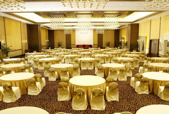 Summit at The Retreat Hotel and Convention Centre