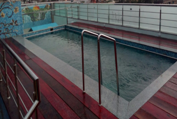 Roof Top Swimming Pool at Broadway Inn