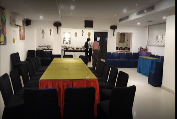 Restaurant at Kaaraikudi