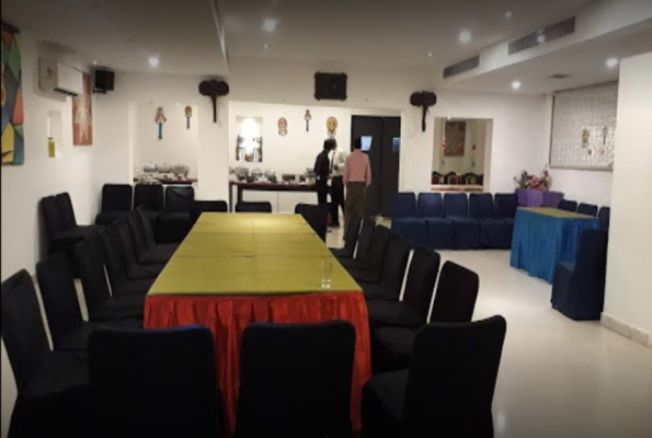 Restaurant at Kaaraikudi