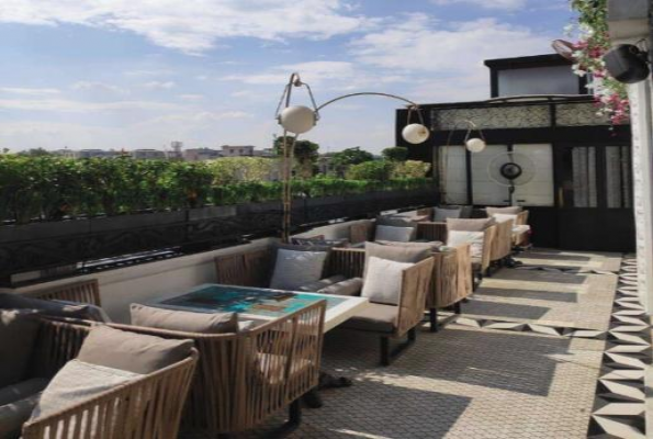Get Best Prices & Packages of Rooftop at Romeo Lane in Delhi, Civil