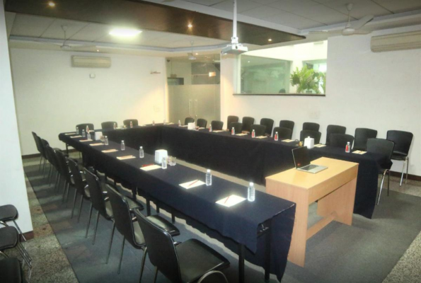 Boardroom at Stately Suites Golf Course Road