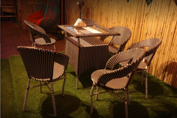The Mask Cafe & Lounge
