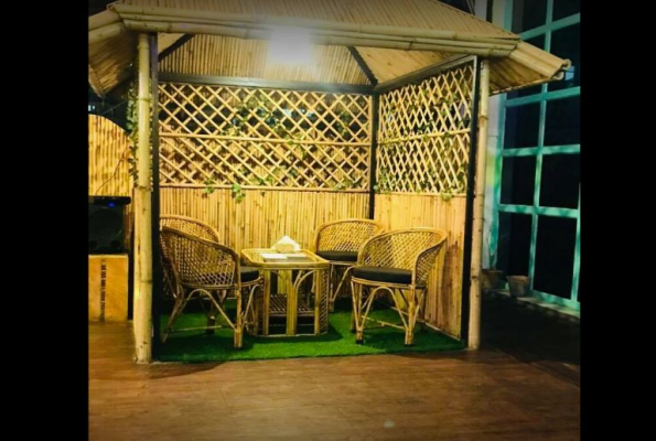 The Mask Cafe & Lounge
