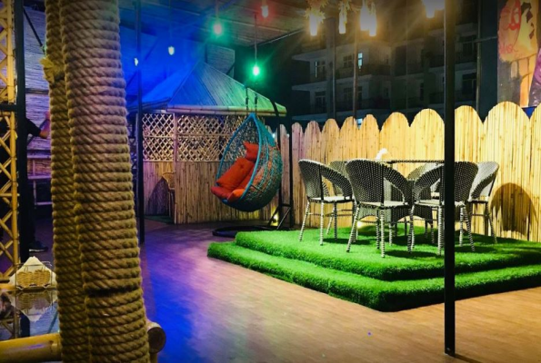 The Mask Cafe & Lounge
