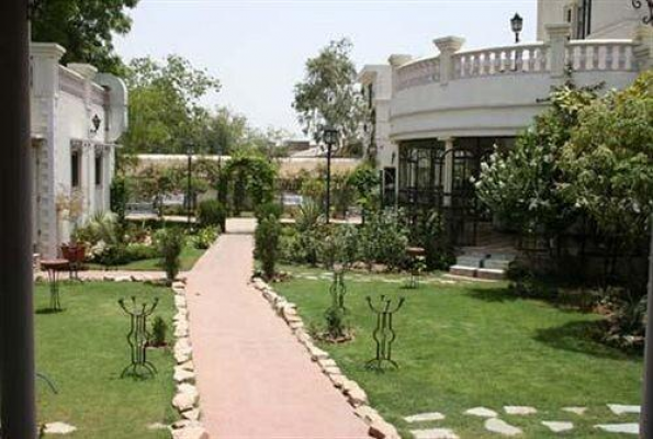 Garden Lawn at Hotel Sugan Niwas Palace