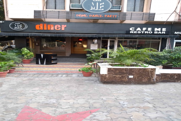 Outdoor Restaurant at Cafe Me Diner