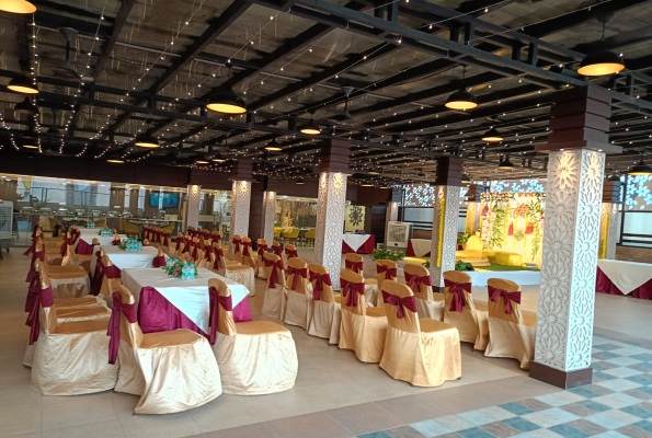 Hotel Solitaire Banquet & Lawn 4