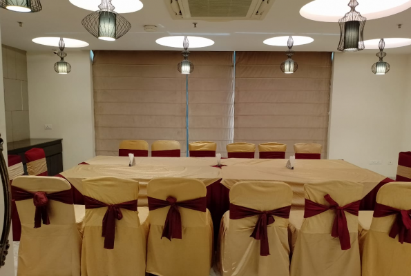 Hotel Solitaire Banquet & Lawn 3