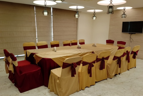 Hotel Solitaire Banquet & Lawn 2