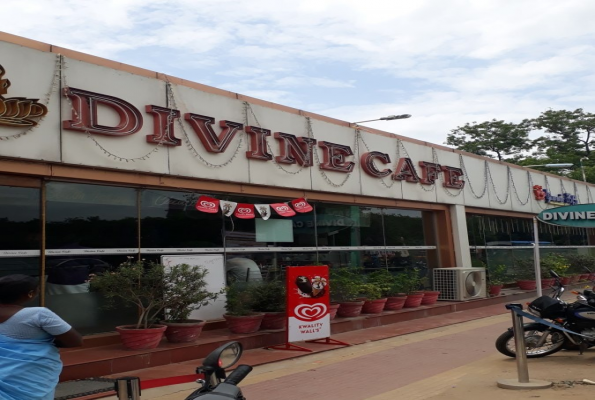 Restaurant at Divine Cafe