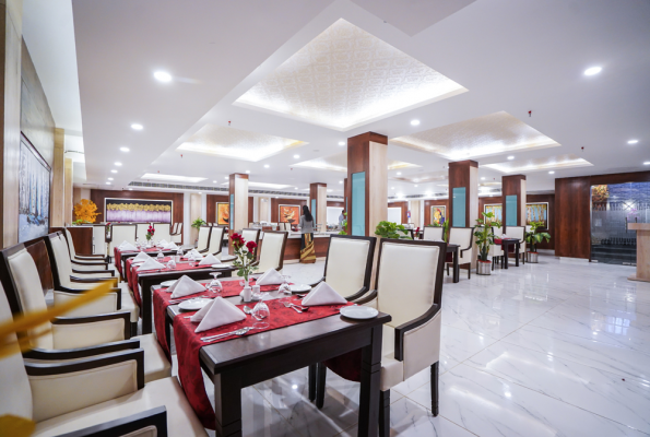 Greasy Spoon Multicuisine Restaurant at Millenia Regency Lucknow