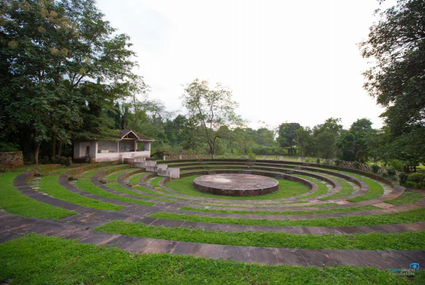 Lawn at Rivergate Resort