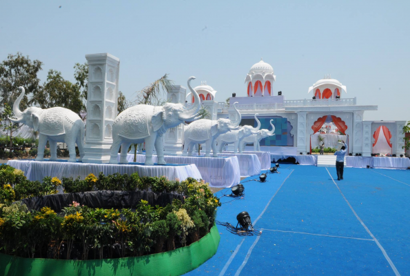 Lawn at Ramsmruti Lawns