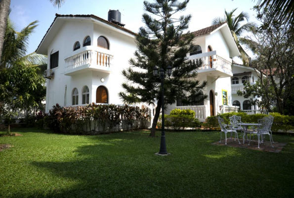 Lawn at Hotel Colonia Santa Maria