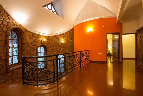 Hall at Redstone Villa And Suites