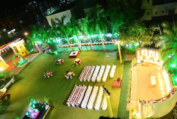 Lawn at Hotel Sanskar Upvan