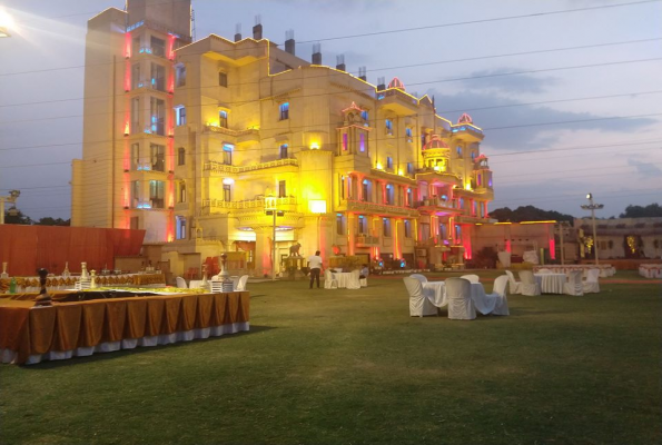 Lawn at Hotel Kailash Presidency