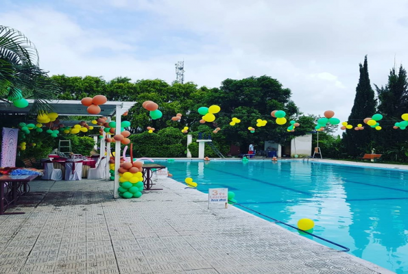 Poolside at Woods Inn Resort