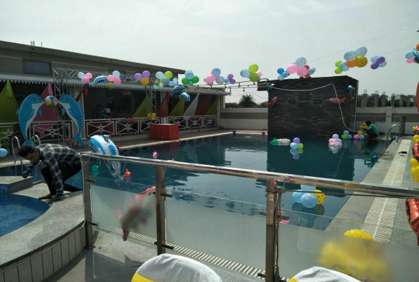 Poolside at Skyland Marriage Garden