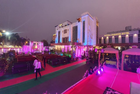 Restaurant at Vatika Premier Hotel