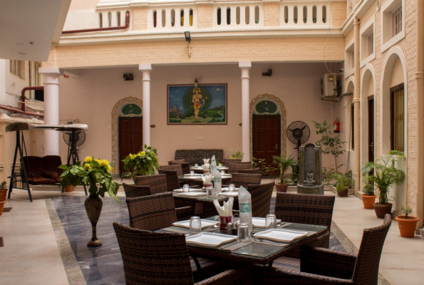 Cafeteria at Shree Ganesha Palace