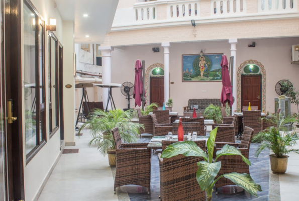 Cafeteria at Shree Ganesha Palace