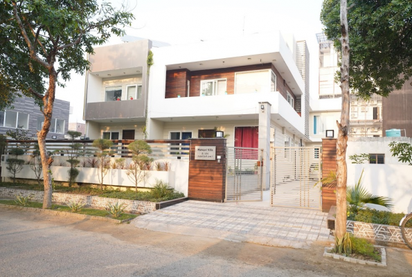 Front Lawn at Mansavi Villa Homestay