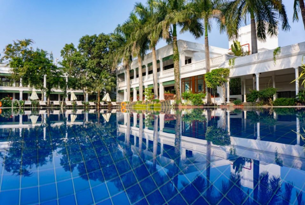 Hall at Jehan Numa Palace Hotel