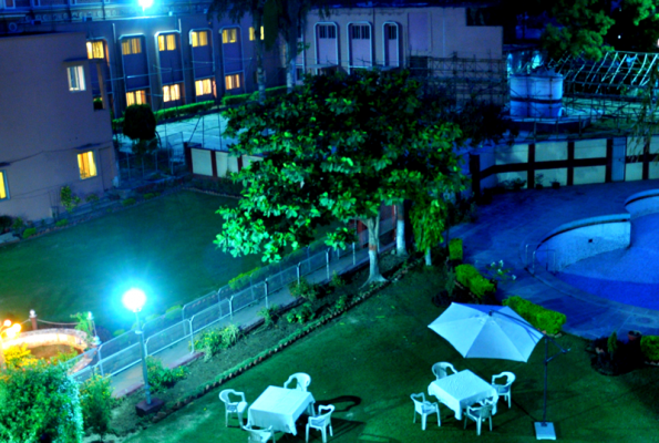 Lawn at Pallavi International Hotel