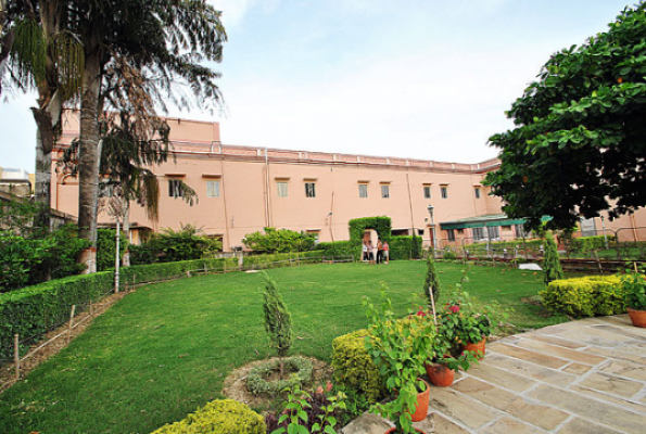 Lawn at Pallavi International Hotel