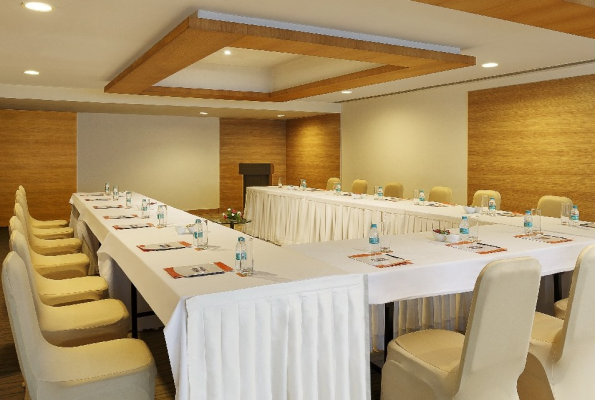 Boardroom at Hometel Roorkee