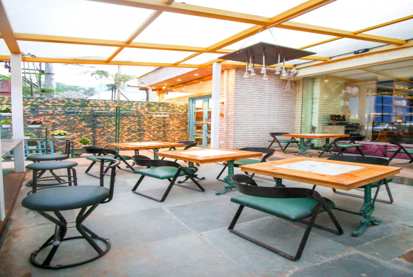 Dining Area at Cafe D Hide