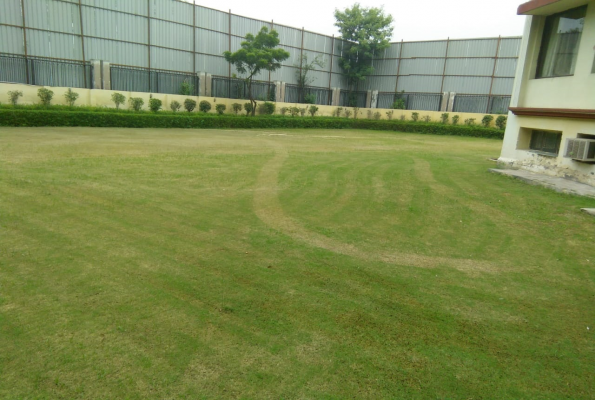 Lawn 1 at East End Club