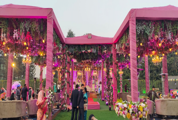 Lawn And Glasshouse at Calista Resort Delhi