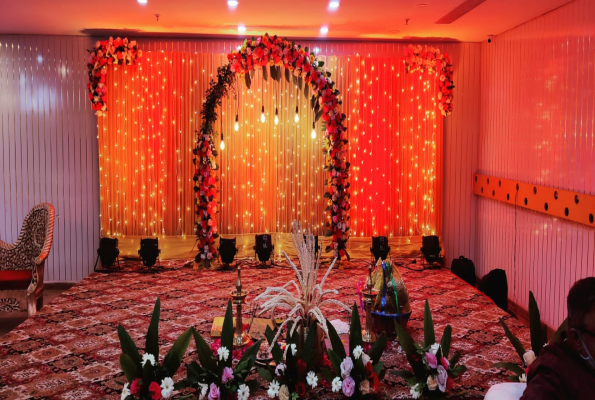 Lawn and Hall at Golden Leaf Banquets