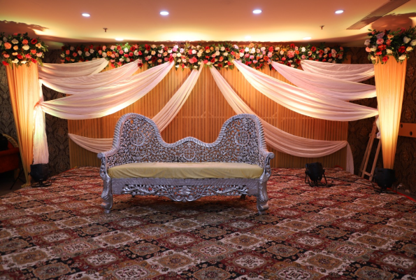 Lawn and Hall at Golden Leaf Banquets