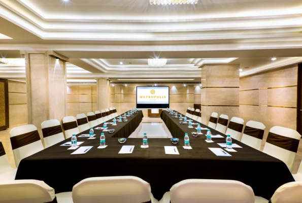 Metropolis Hotel By Maxx Value Hospitality