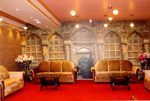 Kasissh at Hotel Hazarduari