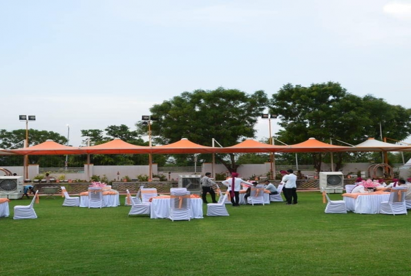 Lawn at The Victoria Palace