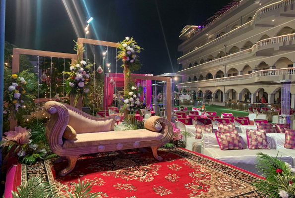 Chandra Mahal Garden 3