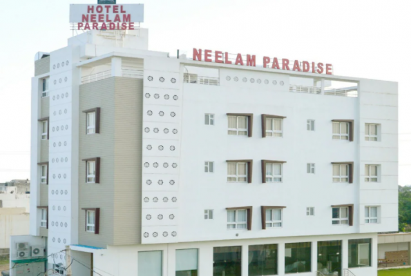 Lawn at Hotel Neelam Paradise