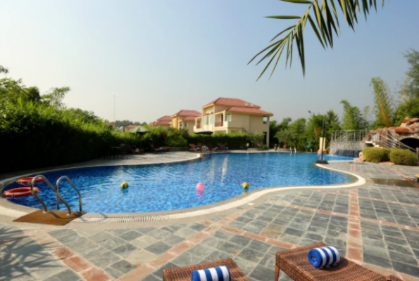 Poolside Area at Resort De Coracao