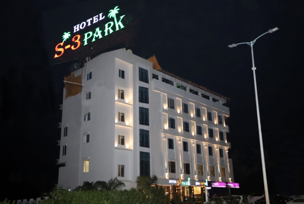 Fine Dine at Hotel S3 Park