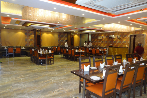 Restaurant at Hotel Jm Vistaraa