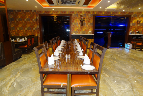 Restaurant at Hotel Jm Vistaraa