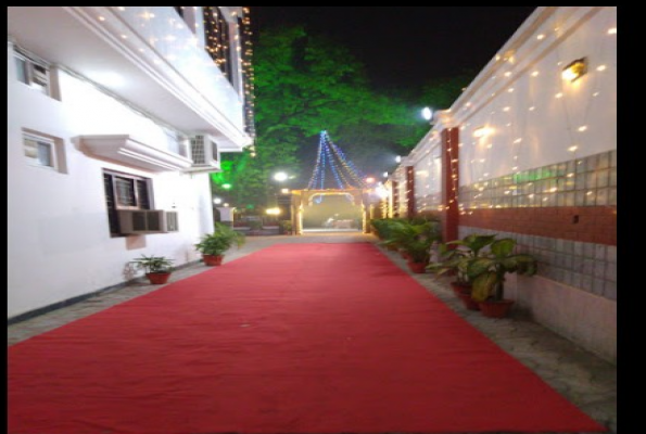 Lawn at Hotel Prayag Inn