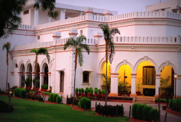 Front Lawn And Back Lawn at Hotel Harsh Ananda