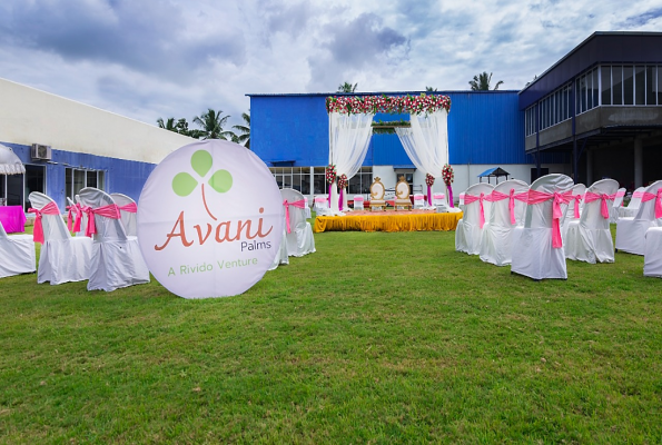 Lawn at Avani Palms By Rivido